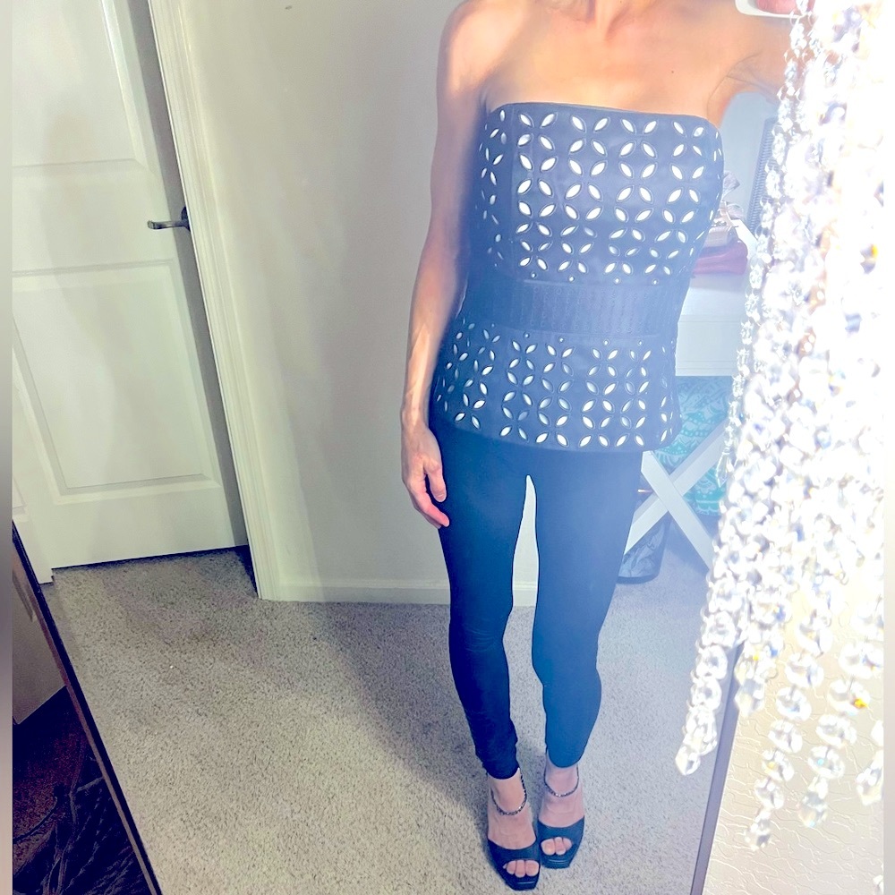 White House Black Market tube top. Size 4. Excellent condition.